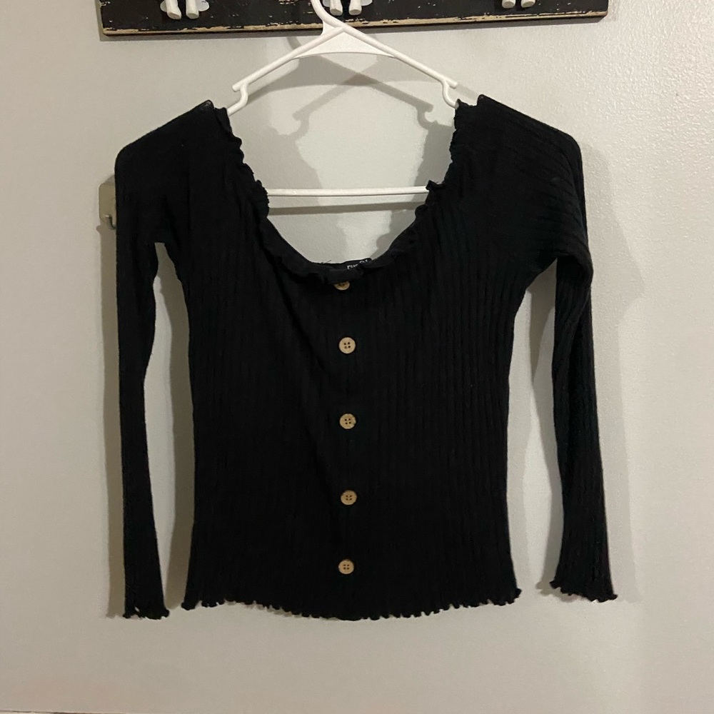 Size small women’s off the shoulder long sleeve